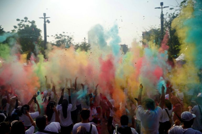 185.000 Pelari Semarakkan BRImo Colourful Run 2022