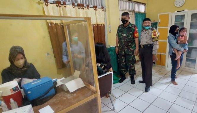   Kodim 0606 Melalui Babinsa Melakukan Pendampingan Kesehatan, Selasa 23 Agustus 2022.(Istimewa/Bogordaily.net)