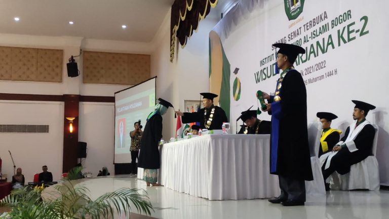 Keren! IUQI Wisuda ke-2, Bogor Beri Beasiswa Ratusan Juta kepada Mahasiswa Terbaik