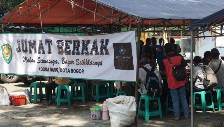 Jumat Berkah Kodim 0606 Kota Bogor: Makan Sepuasnya, Bayar Seikhlasnya