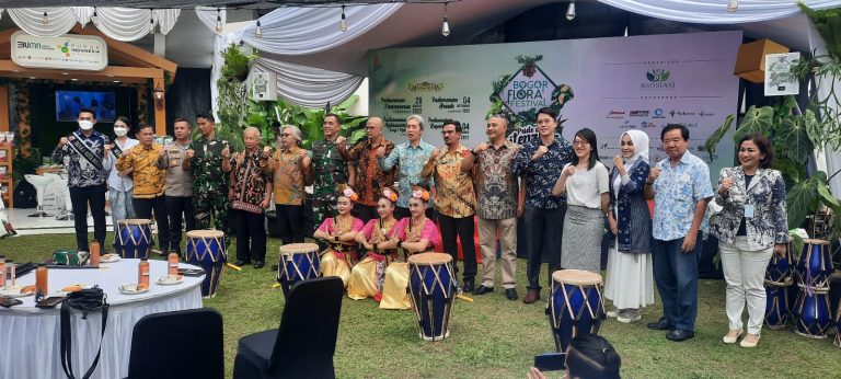 Ciptakan Rasa Aman dan Nyaman, Serda Sandi Yudha Kawal Giat Bogor Flora Festival