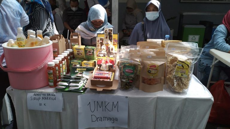 Puluhan Stand UMKM Jajakan Produk Unggulan di SMPN 4 Bogor