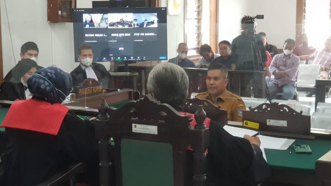 
 Inspektur IV Inspektorat Jenderal Kemendagri Arsan Latif saat hadir di Pengadilan Negeri Tipikor Bandung, Senin, 29 Agustus 2022. (Istimewa/Bogordaily.net)
