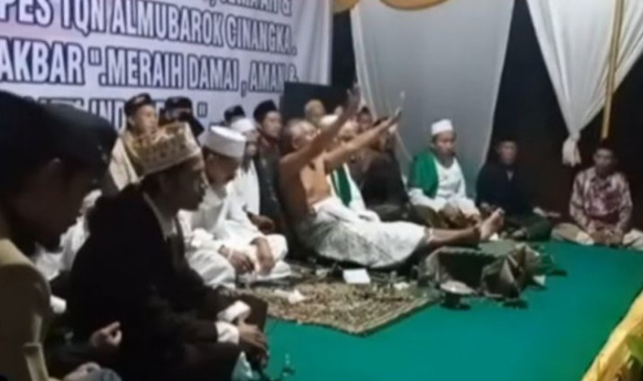 
 KH Yusuf Prianadi Ceramah Tidak Pakai Baju.(Istimewa/Bogordaily.net)