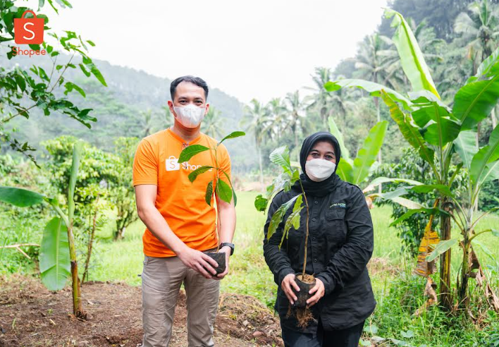 Bersama KLHK, Shopee Tanam Hutan Indonesia Dukung Kelestarian Alam di Kampung Ciwaluh