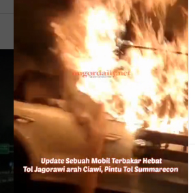 Ngeri! Mobil Terbakar Hebat di Pintu Tol Exit Summarecon Bogor