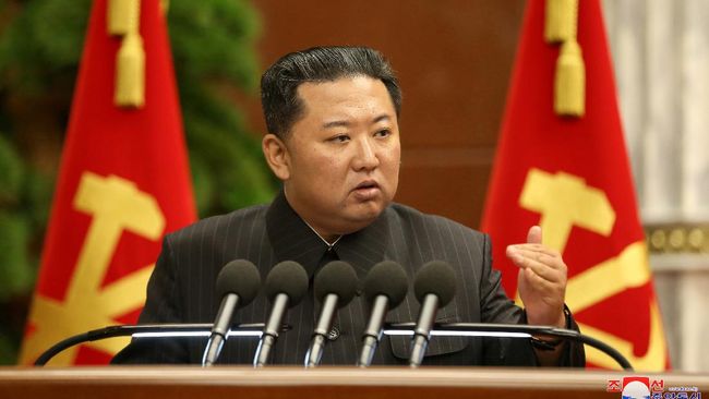 
 Pemimpin Korea Utara (Korut), Kim Jong Un. (via REUTERS/KCNA/CNN Indonesia/Bogordaily.net)
