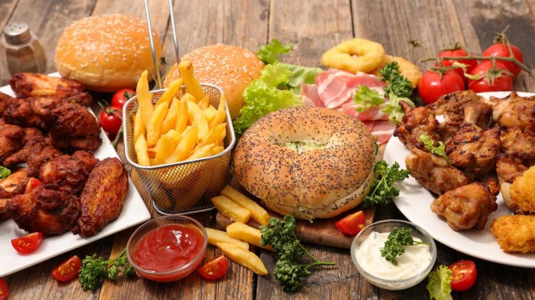 3 Bahaya Junk Food yang Perlu Kamu Waspadai!