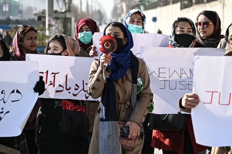 Sekolah Mereka Ditutup Taliban, Ratusan Siwsi Gelar Aksi Protes