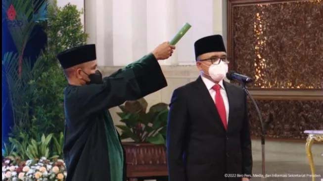 Sah! Azwar Anas Dilantik Jokowi Jadi Menpan RB