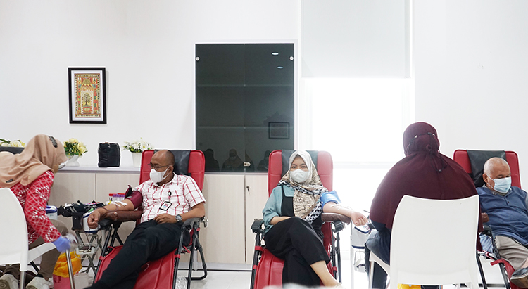 Kegiatan Rutin, RS Azra dan Palang Merah Indonesia Gelar Donor Darah