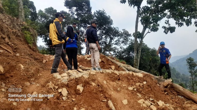 Pergeseran Tanah di Bogor, Kampung Cibugis Terisolir