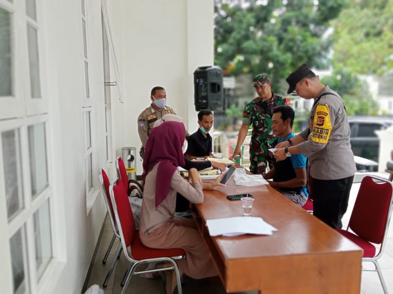 Pembagian BLT BBM di Kecamatan Bogor Utara, Dikawal Babinsa