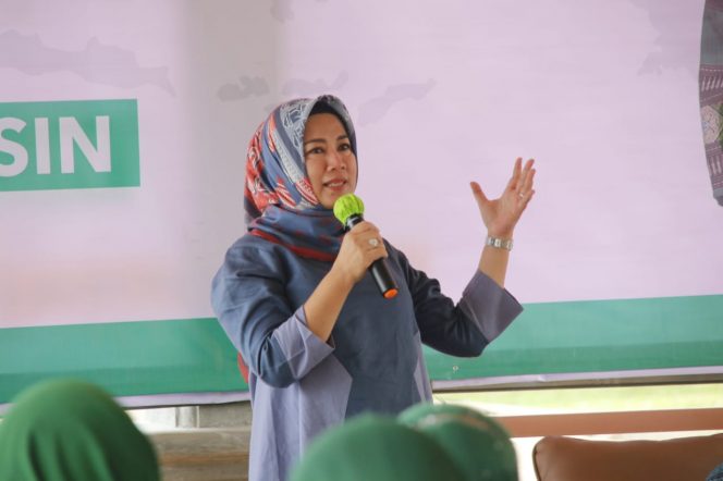 
 Elly Rachmat Yasin saat Menggelar Sosialisasi Empat Pilar Kebangsaan Pancasila. (Istimewa/Bogordaily.net)