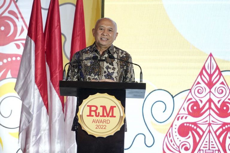 Teten Masduki Raih Tokoh Pemulihan dan Digitalisasi UMKM pada Ajang Rakyat Merdeka Award 2022