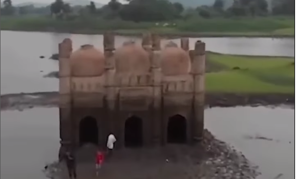 Masyaallah… 30 Tahun Tenggelam, Masjid di India Muncul Lagi