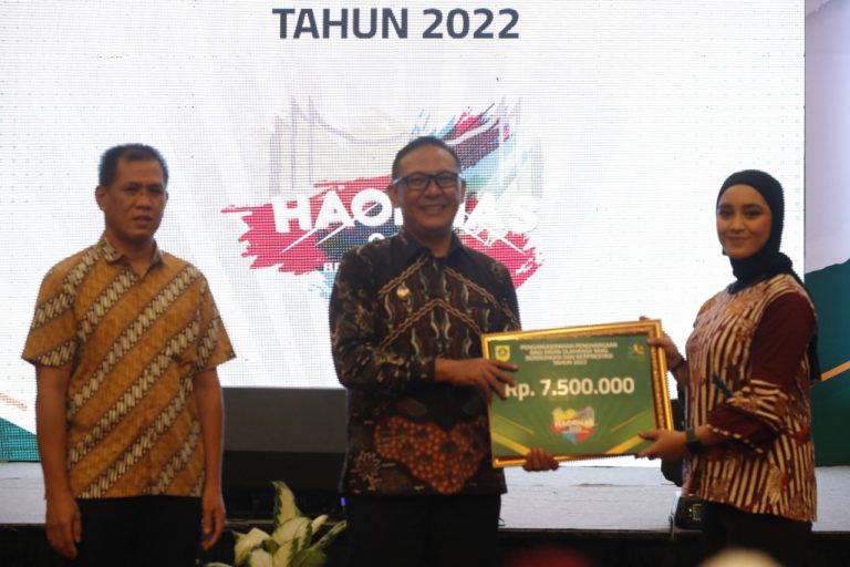 Plt. Bupati Bogor Serahkan Penghargaan Kepada Insan Olahraga Kabupaten Bogor
