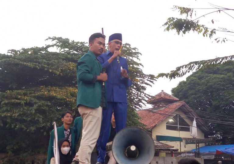 Gedung DPRD Kota Bogor Dikepung, Safrudin Bima Turun Temui Para Mahasiswa