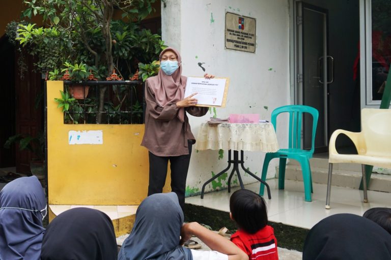 RS Azra Edukasi Tentang DBD di Posyandu Pisang Tegal Gundil