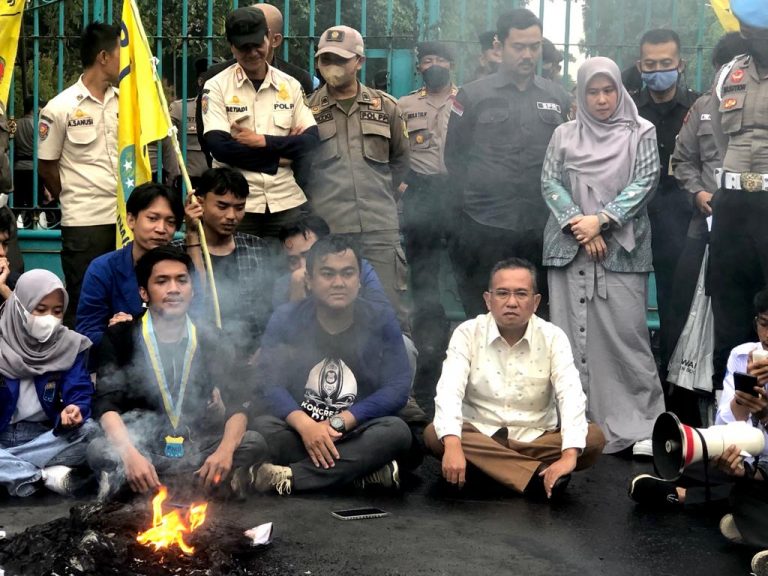 Duduk Bersama Rakyat, Wakil Ketua DPRD Kabupaten Bogor Janji Sampaikan Tuntutan Masa Aksi