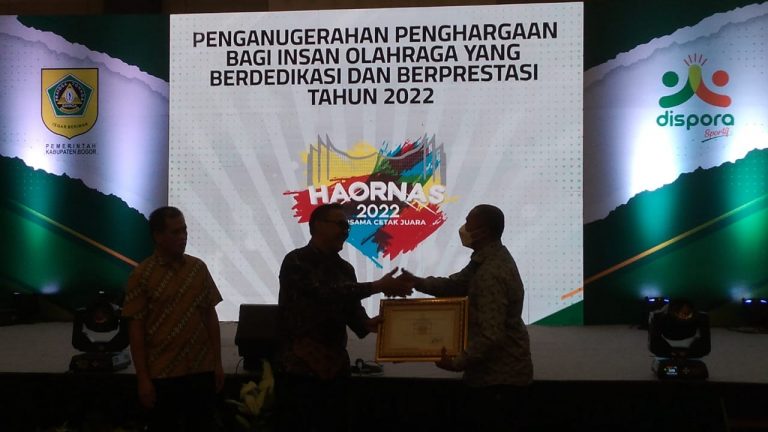 Pemkab Bogor Bersama Dispora Berikan Beberapa Penghargaan Kepada Insan Olahraga Berprestasi