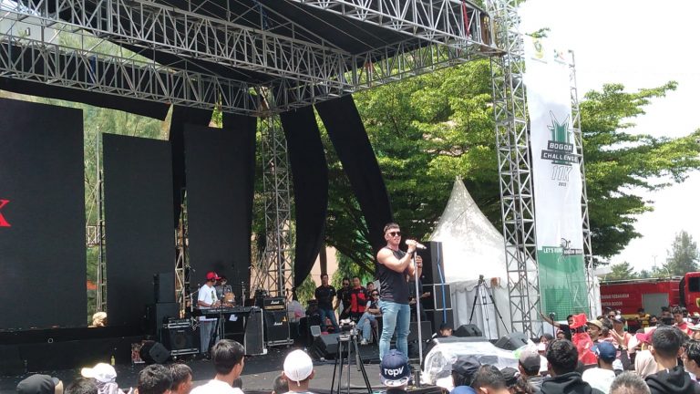 Band Republik Hipnotis Ribuan Peserta Bogor Challenge 11K dengan Hentakan Musiknya