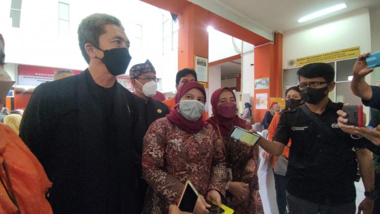 Tak Ingin Salah Sasaran, Diah Pitaloka Kawal Penyaluran BLT BBM di Kantor Pos Bogor