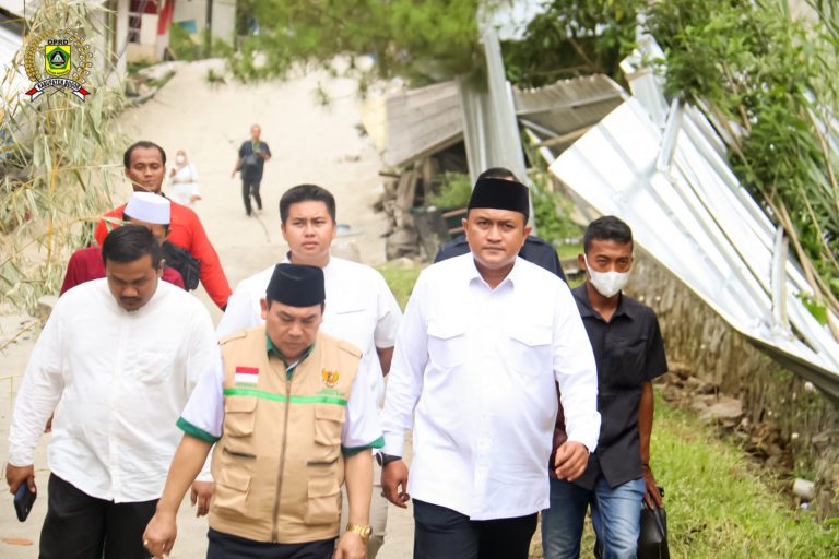 Ketua DPRD Kabupaten Bogor Tinjau Lokasi Pergeseran Tanah di Bojong Koneng