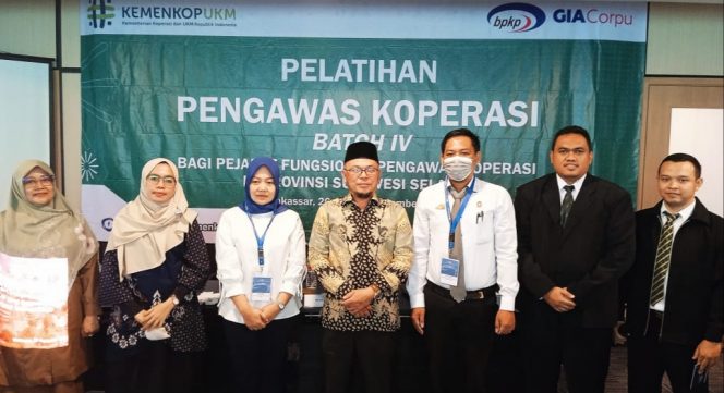 
 Asisten Deputi Pengembangan SDM Perkoperasian Deputi Bidang Perkoperasian KemenKopUKM Nasrun Siagian hadir pada Pelatihan bagi Pejabat Fungsional Pengawas Koperasi, di Makassar, Sulawesi Selatan.(Humas KemenKopUKM/Bogordaily.net)