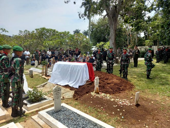 
 Suasana Pemakaman Militer di TPU Taman Bahagia Dreded. (Istimewa/Bogordaily.net)
