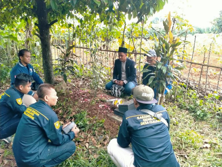 Pengurus Katar Kabupaten Bogor Ziarah ke Makam Pendiri Karang Taruna