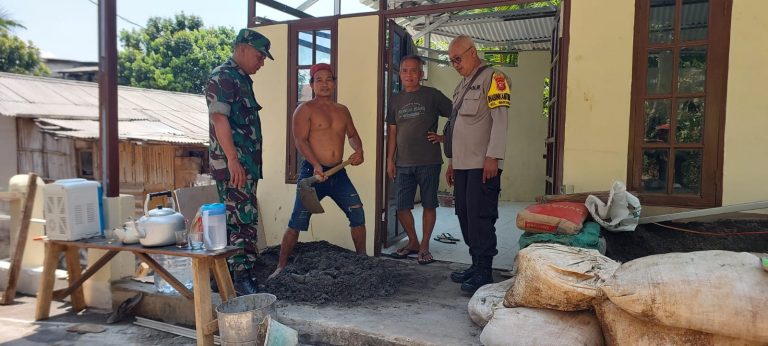 Pembangunan Pos di Kelurahan Bantarjati, Babinsa Turut Mengwasi