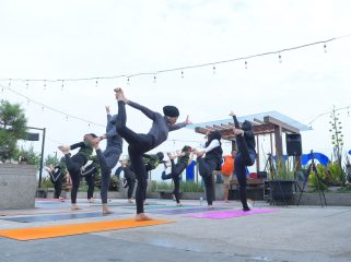Martasya Yoga mengadakan acara dengan tema Sunset Yoga dalam rangka Hari Olahraga Nasional di Koersi Sky Café, Bigland Hotel Bogor.(Dok. Bigland Hotel Bogor/Bogordaily.net) 