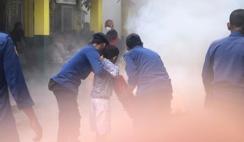 Simulasi Bencana Kebakaran di SDN Pakansari Kampung Curug, Kelurahan Pakansari, Kecamatan Cibinong, Kabupaten Bogor. (Mutia/Bogordaily)