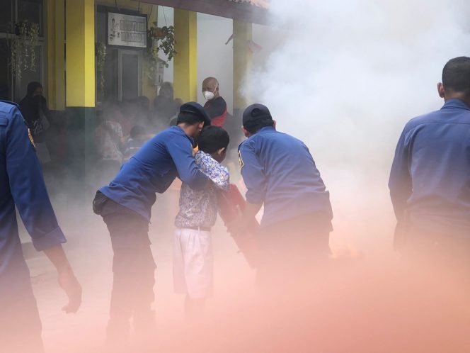 
 Simulasi Bencana Kebakaran di SDN Pakansari Kampung Curug, Kelurahan Pakansari, Kecamatan Cibinong, Kabupaten Bogor. (Mutia/Bogordaily)