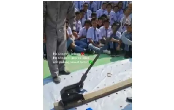 Netizen Kritik Keras Aksi Guru Hancurkan Hp Siswa Pakai Alat Pemotong Kawat Beton