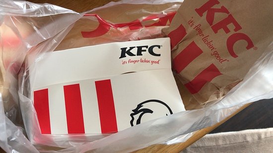 Beruntung, Wanita Ini Temukan Uang Jutaan dalam Kantong Sandwich KFC