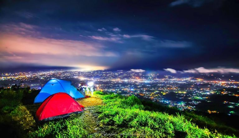 Camping Asik di Bukit Alesano Bogor: Informasi Lokasi, Rute dan Harga Masuk