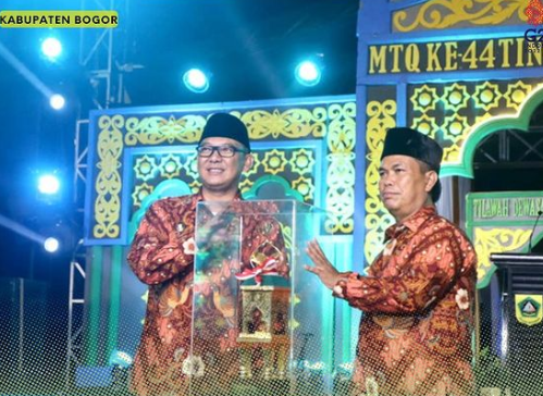 
 Plt. Bupati Bogor resmi meresmikan kegiatan Musabaqah Tilawatil Qur’an (MTQ) ke-44 tingkat Kabupaten Bogor tahun 2022, di Metland Transyogi, Cileungsi, Minggu, 25 September 2022.(Diskominfo Kab Bogor/Bogordaily.net)
