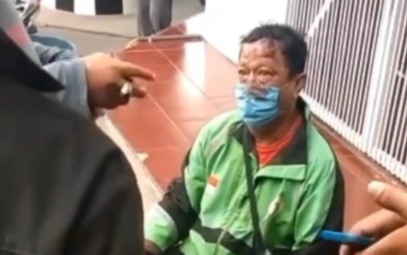 
 Driver Ojol Dipukuli Hingga Berdarah. (@terang_media/Bogordaily.net)