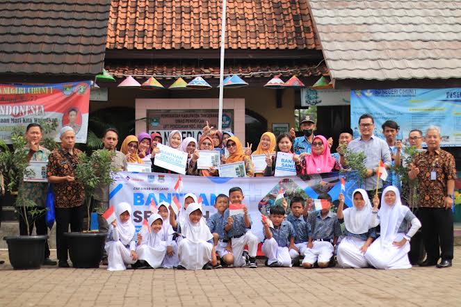 Sinar Mas Land Berikan Bantuan Sekolah dan Madrasah Binaan di Kabupaten dan Kota Tangerang Selatan