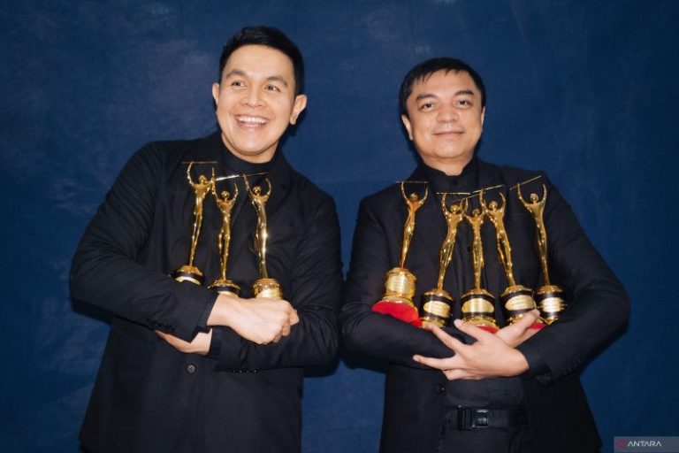 Raih 7 Piala Ami Awards 2022, Tulus Ucapkan Terima Kasih