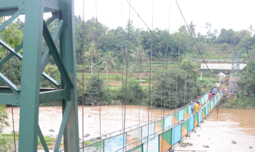 Lihat Progres Pembangunan Jembatan Rawayan, Plt. Bupati Bogor Turun Langsung ke Desa Mekarjaya
