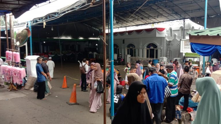 Jelang Maulid Nabi 1444 H di Masjid Empang Bogor Mulai Dipadati Jamaah dan Pedagang Musiman