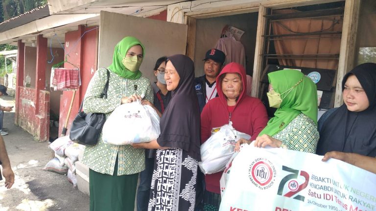 IDI & Ikatan Istri Dokter Indonesia Kota Bogor Salurkan Bantuan Bagi Korban Bencana