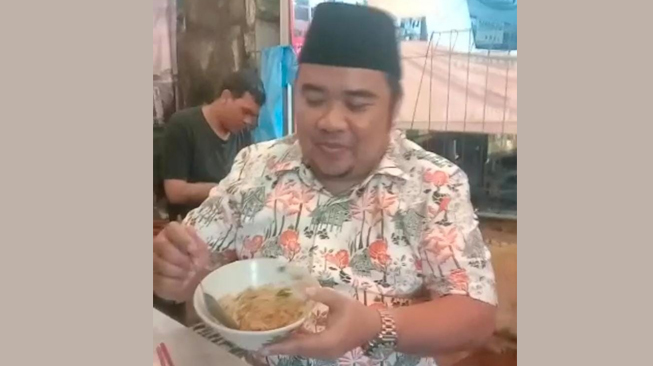 Mantap! Mantan Anggota DPRD Kota Bogor Najamudin Nikmati Mie Ayam Andalan
