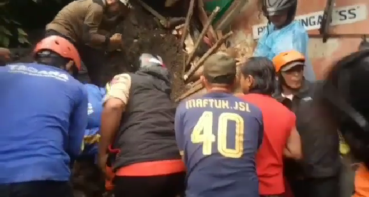 Inalillahi, Banjir & Longsor di Bogor, Satu Warga Tewas Tertimbun