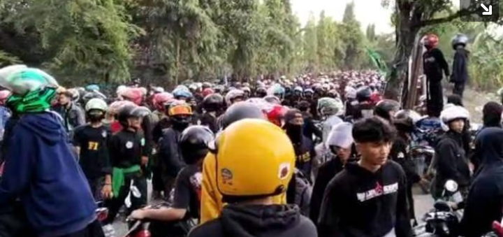 Video Detik-Detik Kericuhan di Lamongan Pecah, Suasana Mencekam di Jalan Veteran