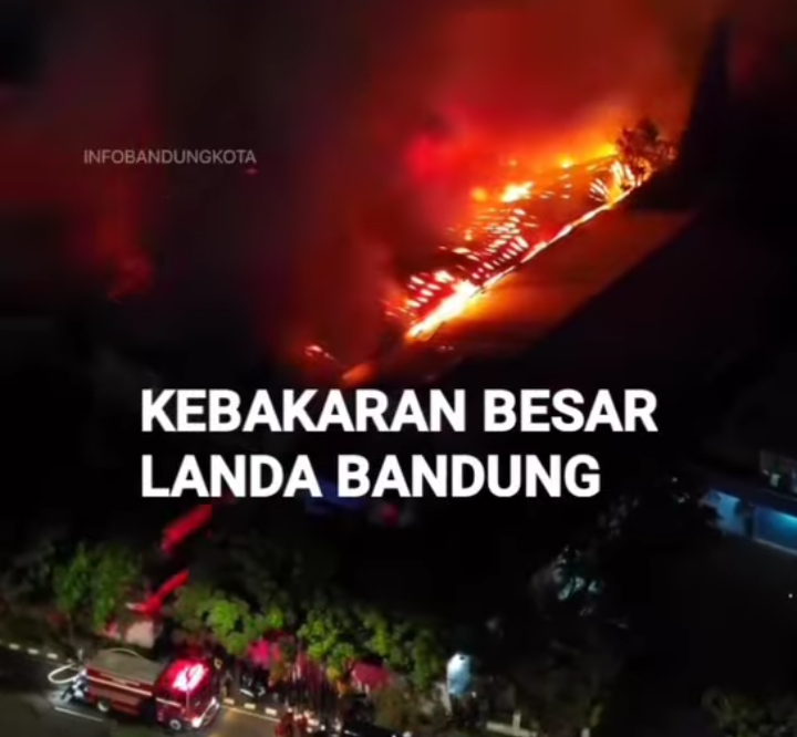 Kebakaran gudang triplek di Bandung