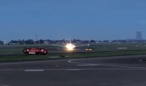 Kisah Penumpang Ketakutan dan Menangis saat Mesin Pesawat Lion Air Terbakar